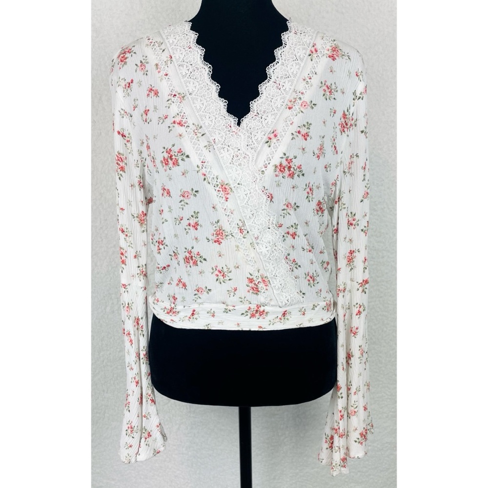 JUST POLLY • White/Multi Floral Print Lace Trim Bell Sleeve Cropped Blouse, L - Picture 14 of 14